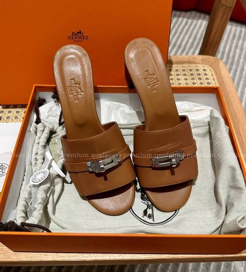 에르메스 지지 50 켈리 버클 뮬 샌들 여성용