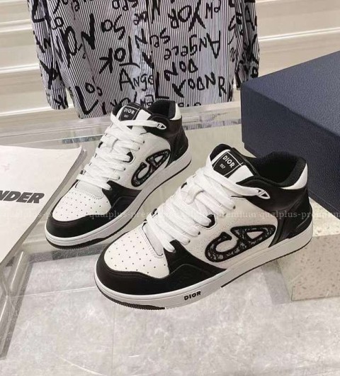 [국내배송] 디* 미드탑 스니커즈 블랙&화이트 스무스