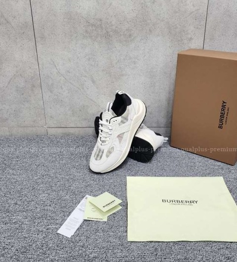 [국내배송] 버*리 체크 남성 스니커즈