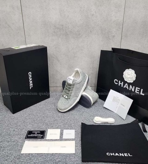 [국내배송] 샤* 남성 스웨이드 스니커즈