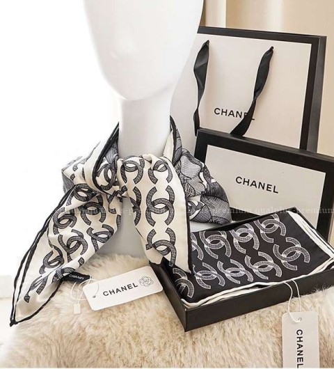 [국내배송] 샤* 트로피칼 스케치 실크 스퀘어 스카프 (2color)