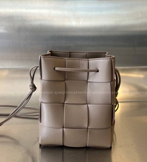 보테가베네타 680218 카세트 버킷 숄더백 스몰