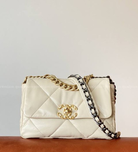 샤넬 19 숄더백 미듐