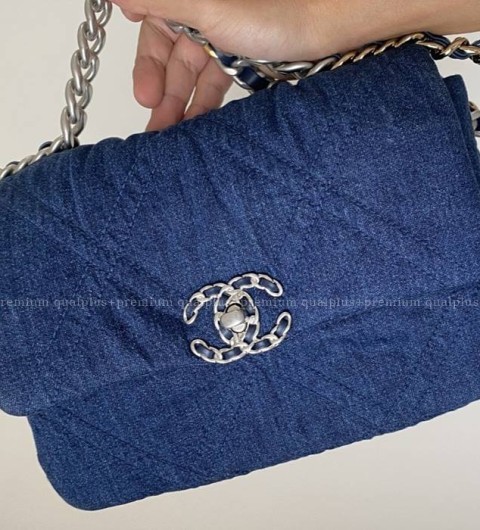 샤넬 19 숄더백 미듐