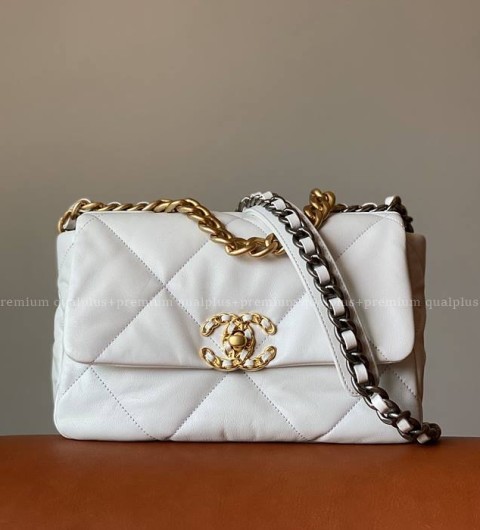 샤넬 19 숄더백 미듐