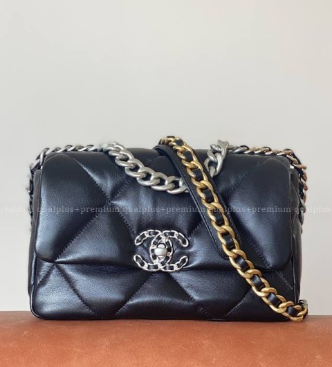 샤넬 19 숄더백 미듐