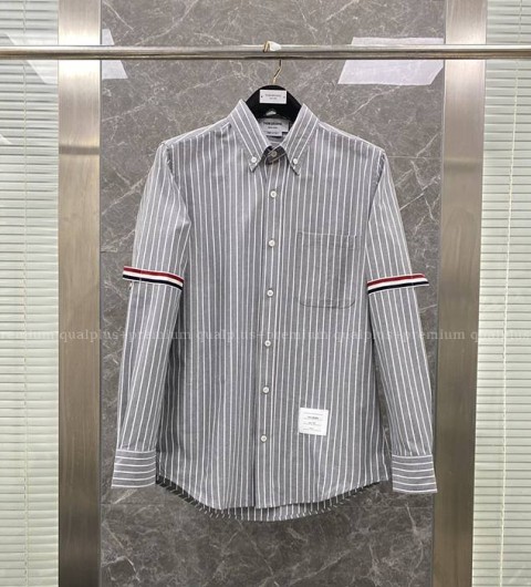 톰브라운 스트라이프 암밴드 셔츠