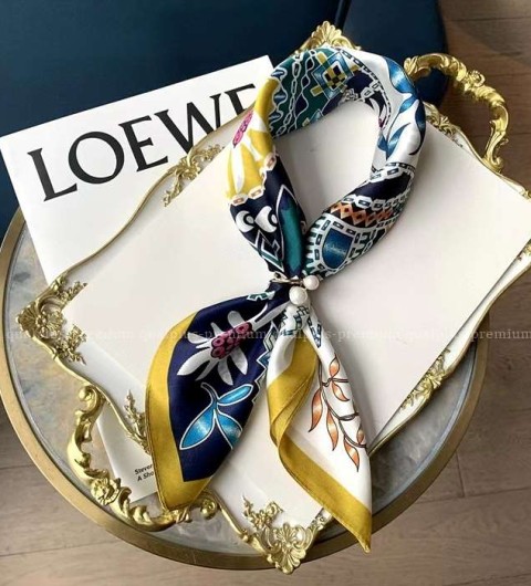 [국내배송] 에*메스 플라워 패턴 스퀘어