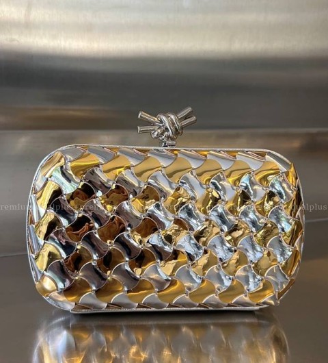 보테가베네타 놋 클러치