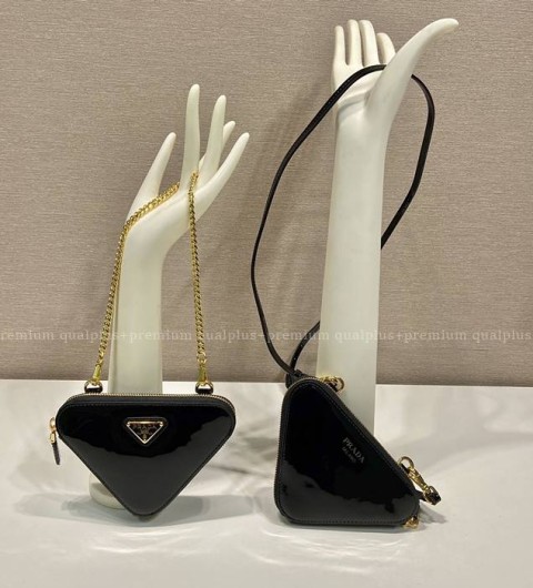 프라다 트라이앵글 페이턴트 파우치 숄더백 미니