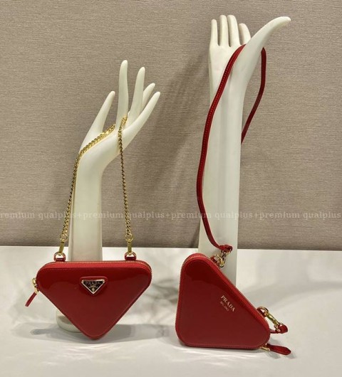 프라다 트라이앵글 페이턴트 파우치 숄더백 미니