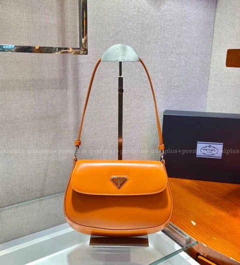 프라다 1BD311 브러쉬드 레더 플랩 숄더백