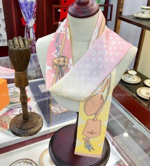 [국내배송] 루*비통 컨피던셜 트윌리 스카프