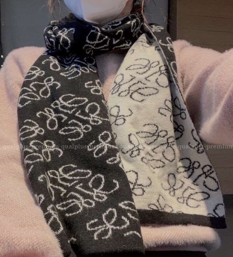 로에베 애너그램 머플러