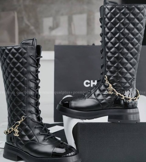 샤넬 23b 퀄팅 체인 부츠 여성용