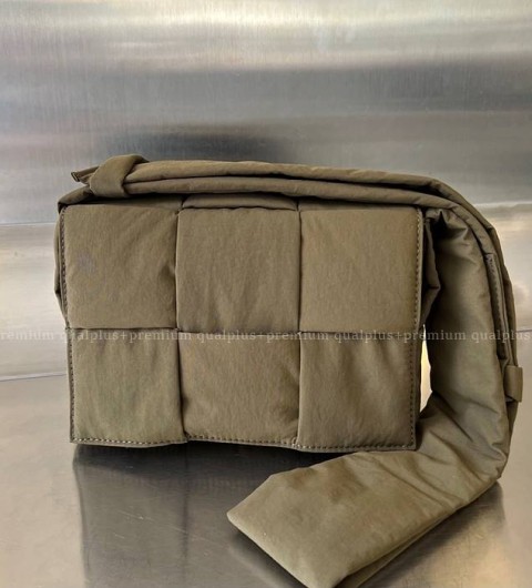 보테가베네타 755182 패디드 테크 카세트 숄더백 스몰 남녀공용