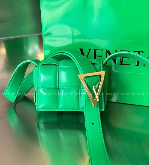 보테가베네타 716648 패딩 카세트 숄더백 미니