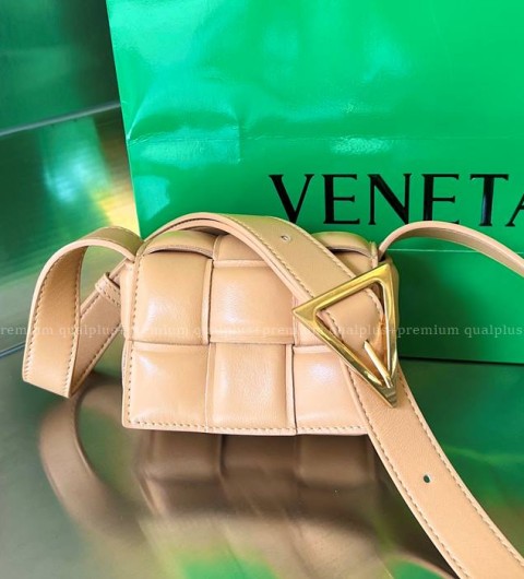 보테가베네타 716648 패딩 카세트 숄더백 미니