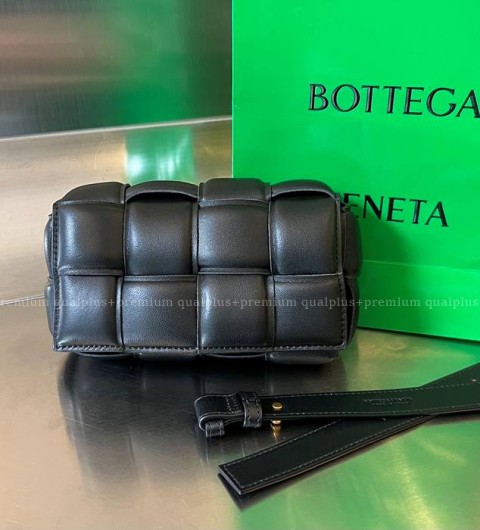 보테가베네타 710075 패딩 카세트 벨트백 남녀공용