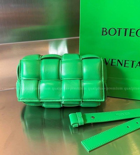 보테가베네타 710075 패딩 카세트 벨트백 남녀공용