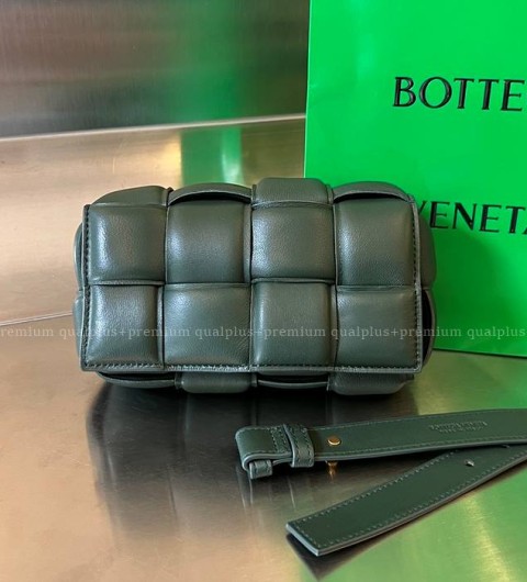 보테가베네타 710075 패딩 카세트 벨트백 남녀공용