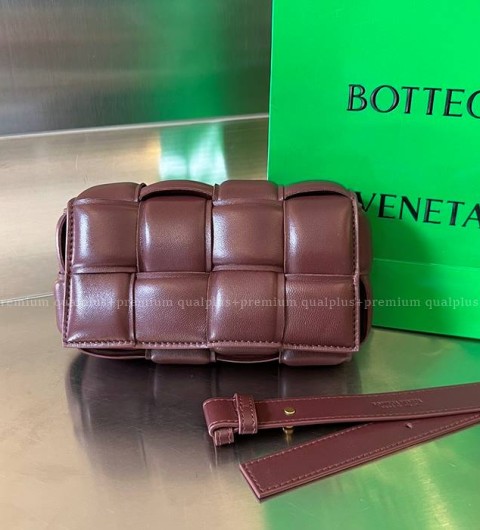 보테가베네타 710075 패딩 카세트 벨트백 남녀공용