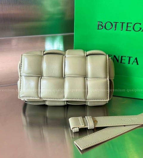 보테가베네타 710075 패딩 카세트 벨트백 남녀공용