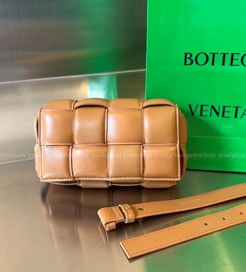 보테가베네타 710075 패딩 카세트 벨트백 남녀공용