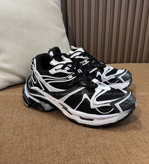 발렌시아가 러너 2.0 스니커즈 남녀공용