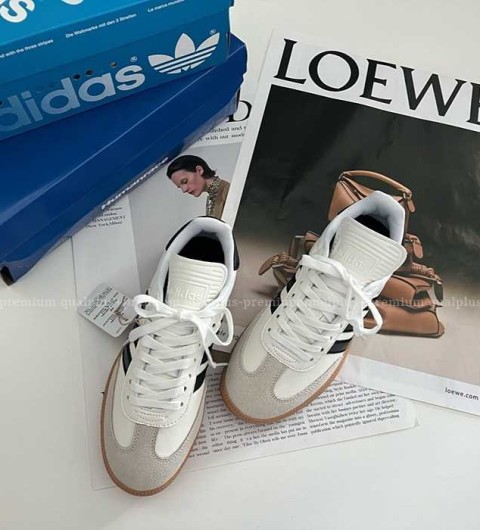 [국내배송] 아*다스X퍼렐 윌리엄스 휴먼레이스 삼바 클라우드