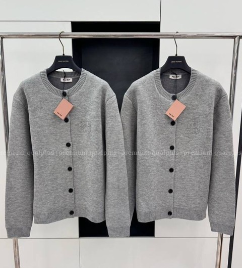 미우미우 로고 라운드 가디건