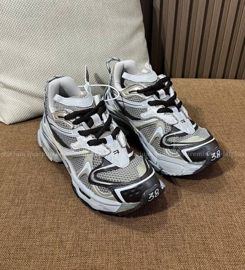 발렌시아가 러너 2.0 스니커즈 남녀공용