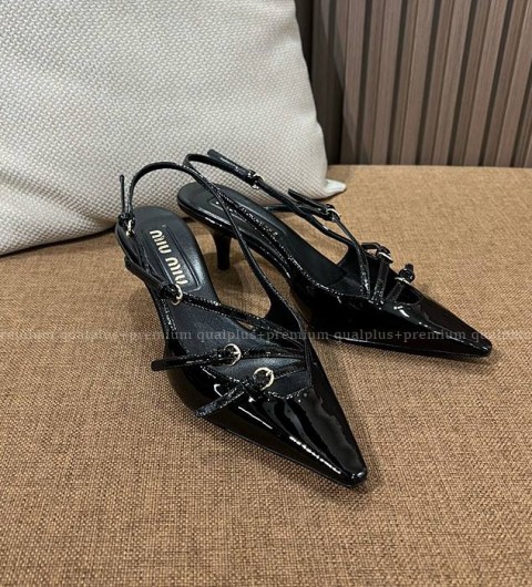 미우미우 버클 슬링백 5cm 여성용