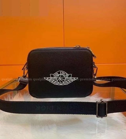 [국내배송] 디* 에어조던1 소가죽 미니백 2DSBC119A