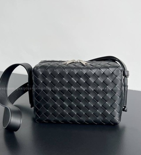 보테가베네타 755774 인트레치아토 루프 카메라 크로스백 남녀공용