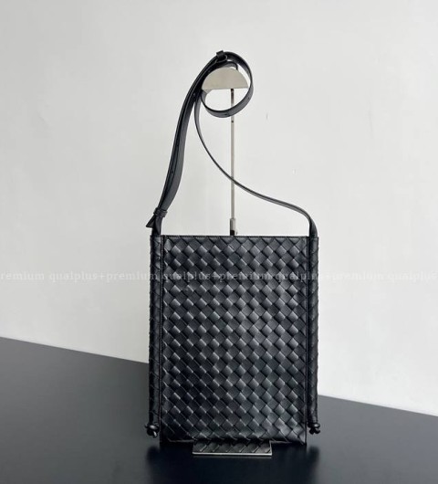 보테가베네타 776204 플랫 루프 숄더백 남성용