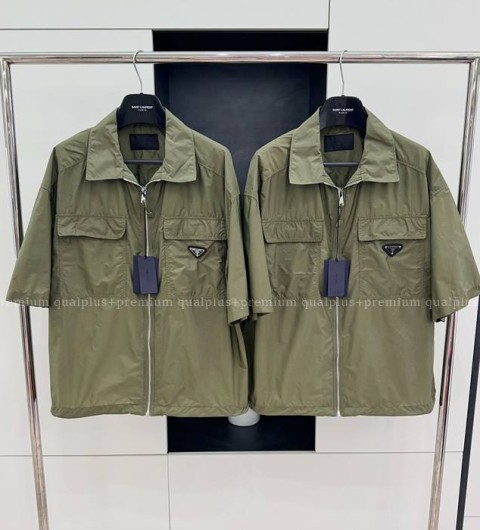 프라다 카고 지퍼 반팔 셔츠