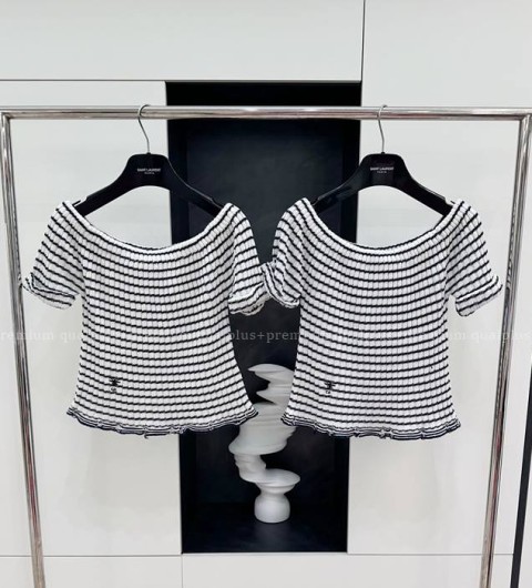 디올 스트라이프 오프숄더 니트 반팔