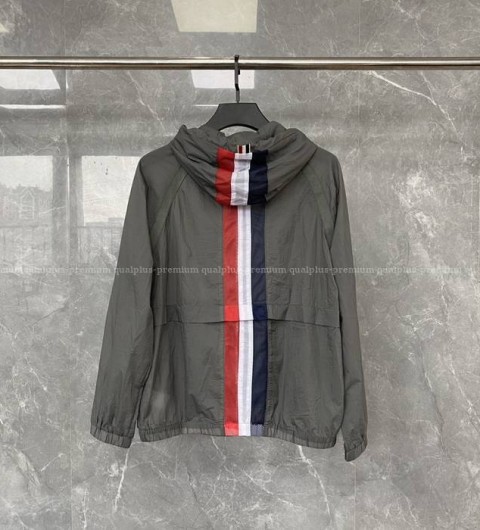 톰브라운 백스트라이프 바람막이 자켓