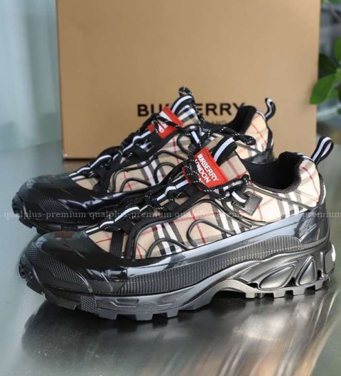 [국내배송] 버*리 빈티지 체크 코튼 레더 운동화