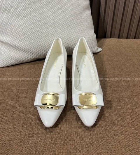 페라가모 뉴 바라 플레이트 로우 힐 펌프스 여성용