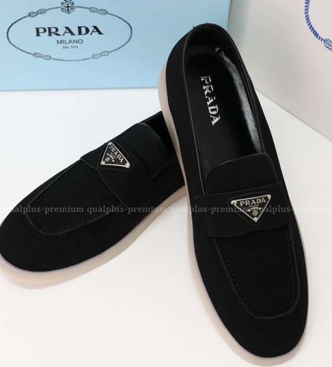 [국내배송] 프*다 트라이앵글 스웨이드 로퍼