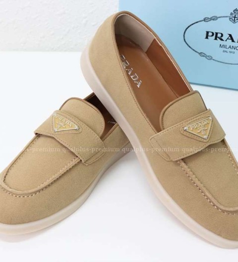 [국내배송] 프*다 트라이앵글 스웨이드 로퍼