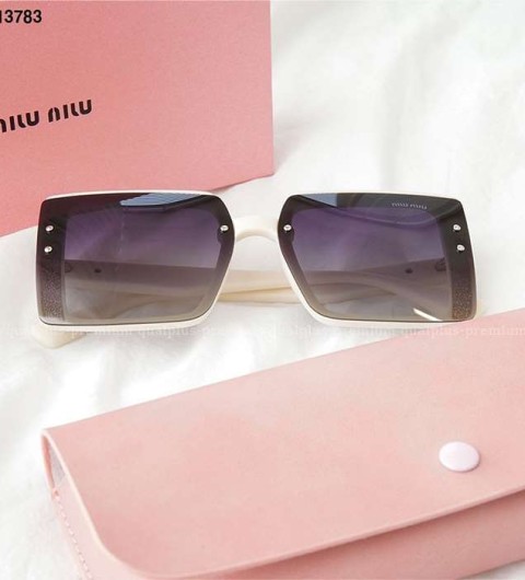 [국내배송] 미*미우 m로고 뿔테 선글라스