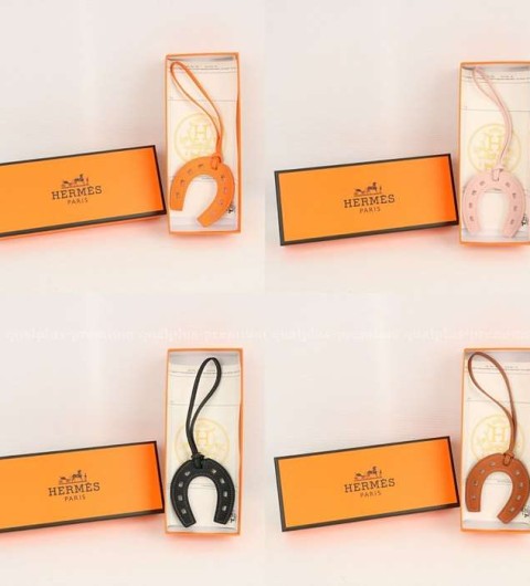 [국내배송] 에*메스 말굽 백참 키링 (4color)