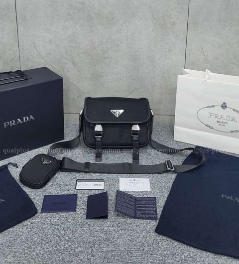 [국내배송] 프*다 리나일론 삼각로고 메신져백