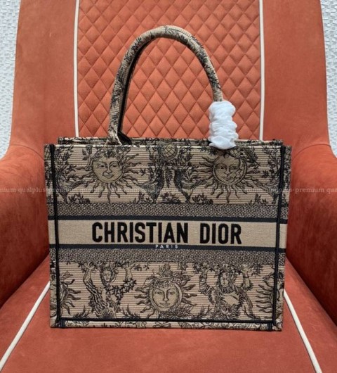 디올 북토트백 미듐
