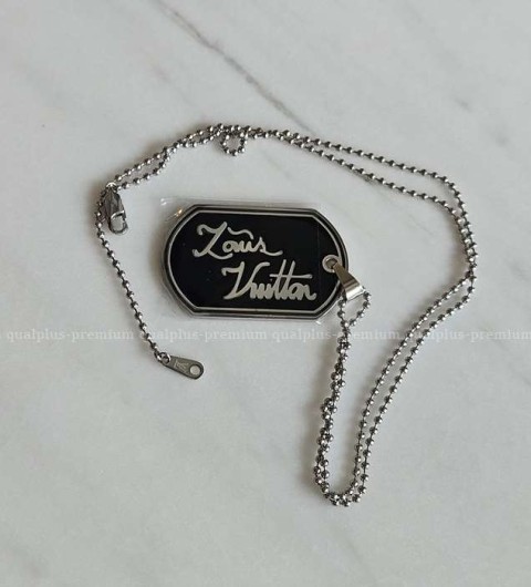 [국내배송] 루*비통 블랙라인 로고 목걸이