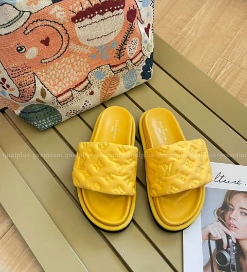 [국내배송] 루*비통 풀필로우 컴포트 뮬 슬리퍼