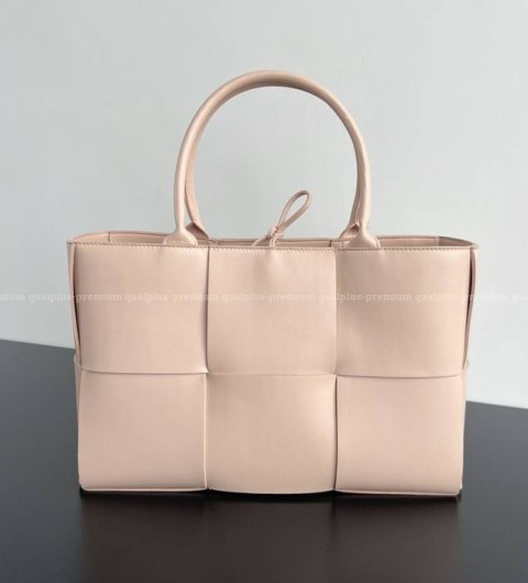 보테가베네타 609175 아르코 토트백 미듐